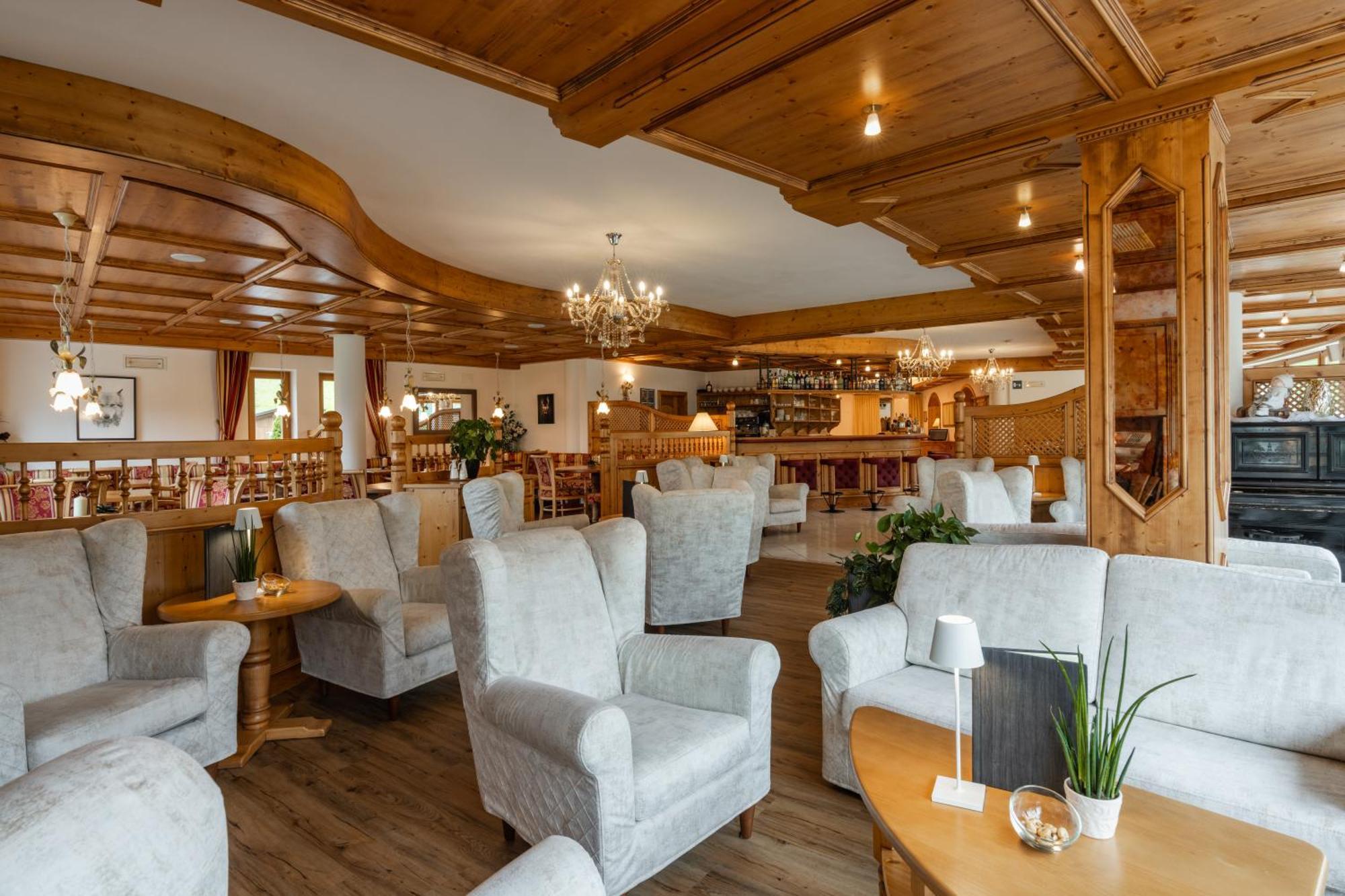 Hotel Asterbel Braies  Exterior photo