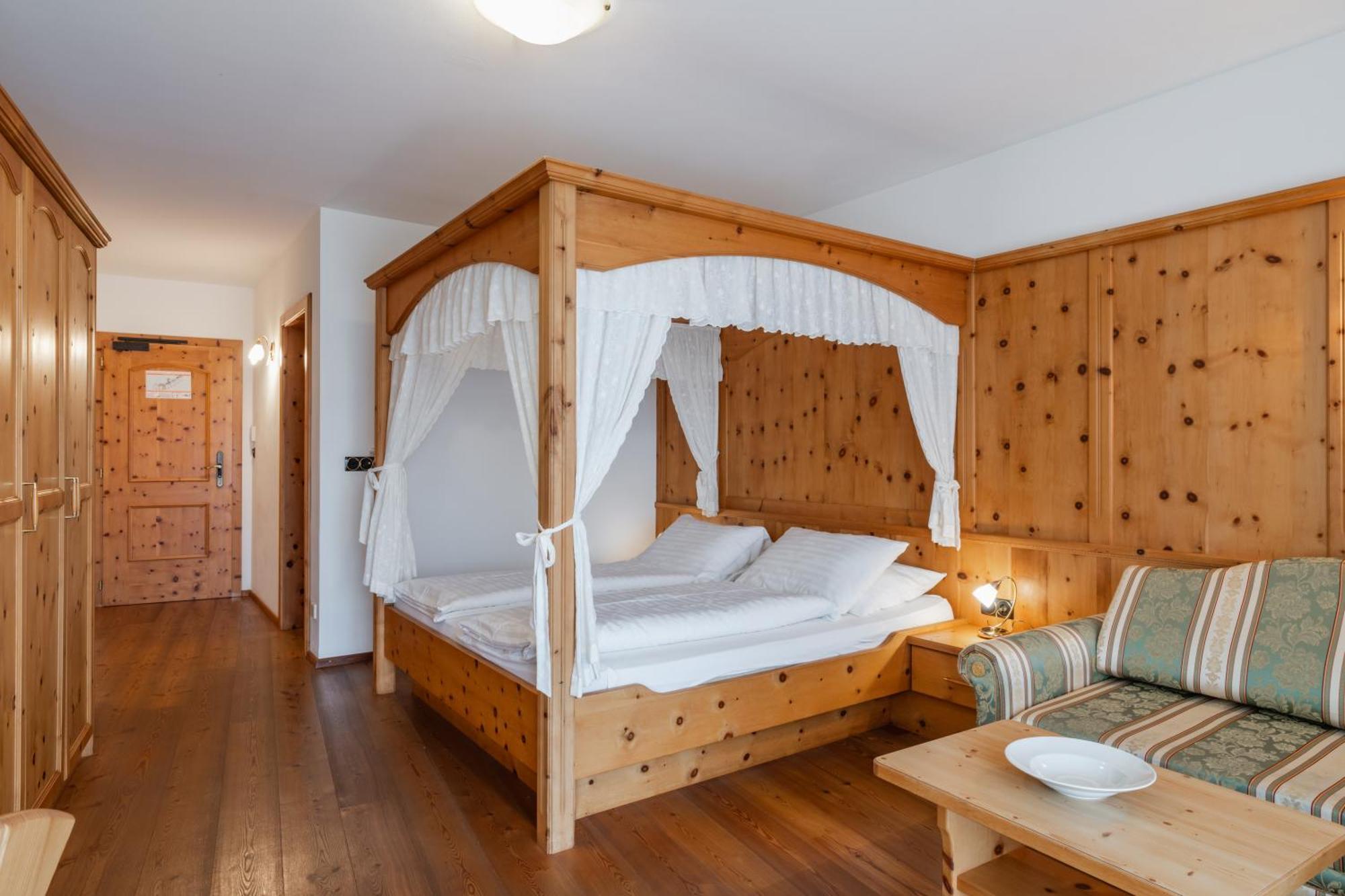 Hotel Asterbel Braies  Exterior photo