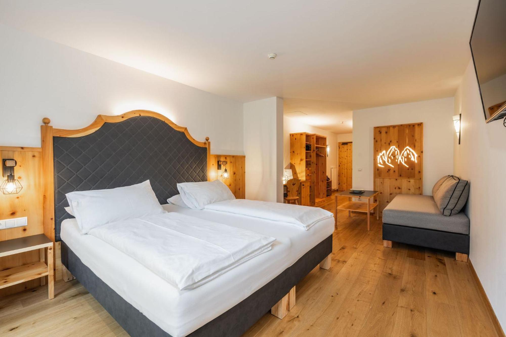 Hotel Asterbel Braies  Exterior photo
