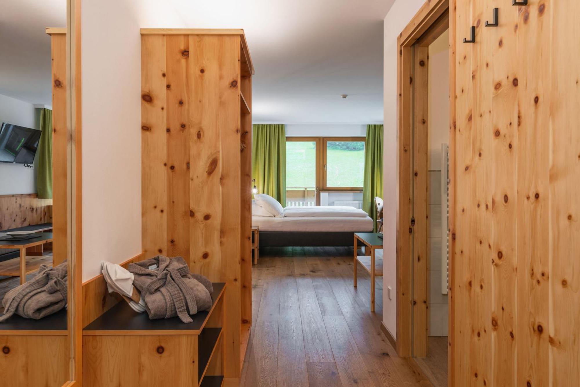 Hotel Asterbel Braies  Exterior photo