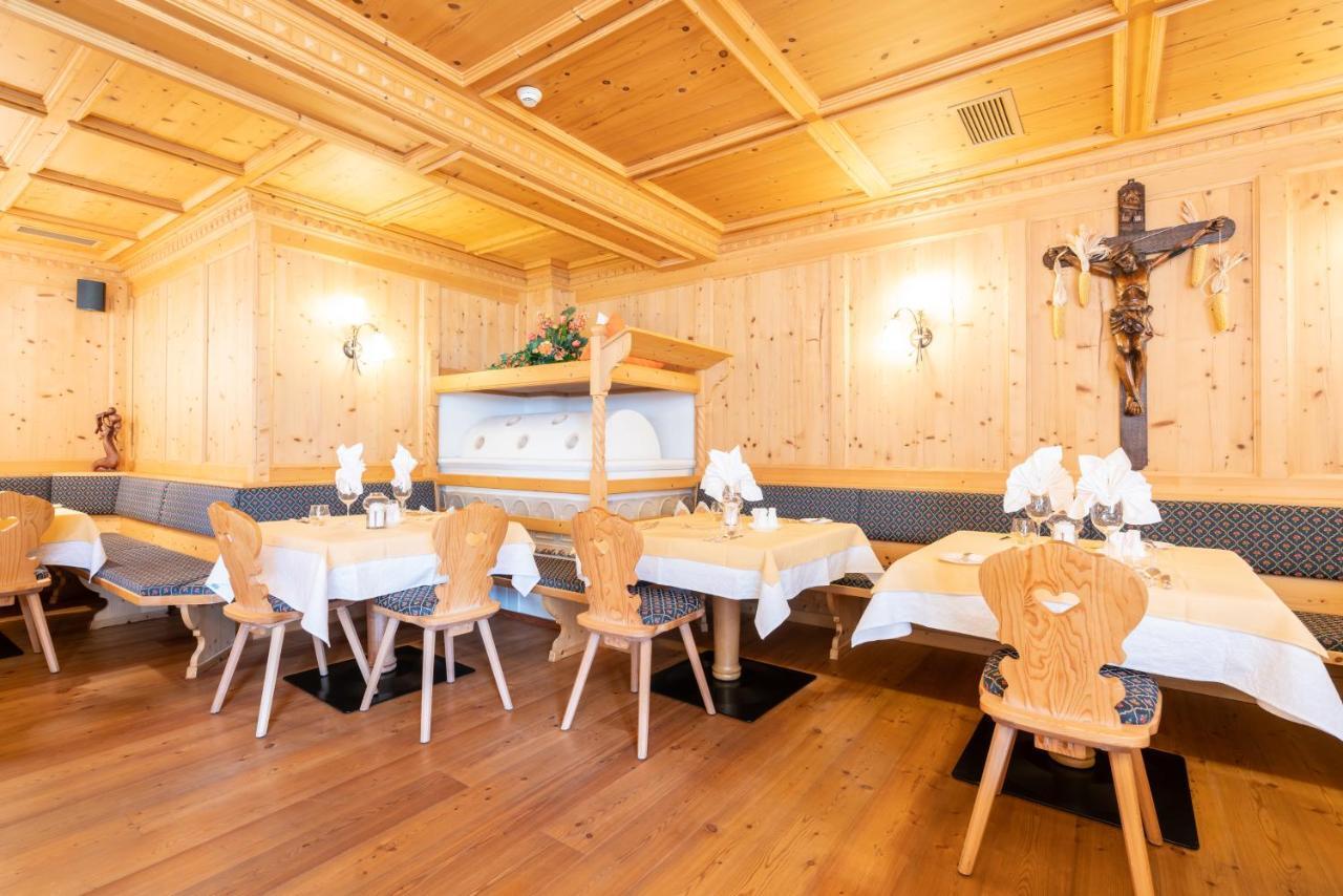 Hotel Asterbel Braies  Exterior photo