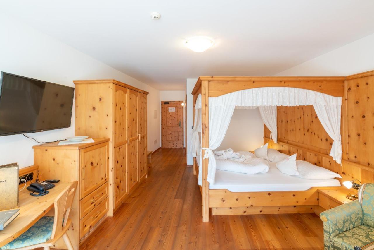 Hotel Asterbel Braies  Exterior photo